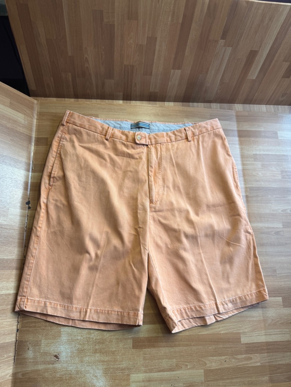 Peter Millar cotton peach chino flat front golf shorts, size 38